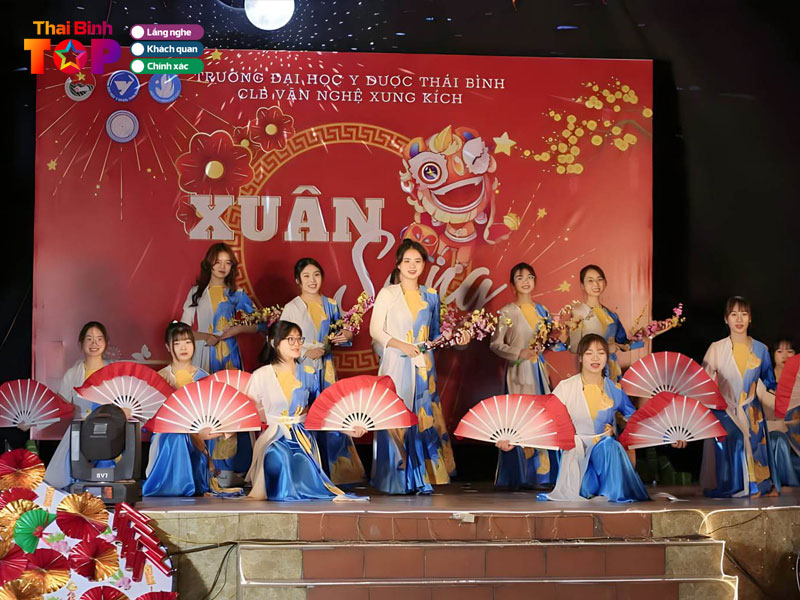 trang-phuc-bieu-dien-kim-hue-thaibinhtoplist