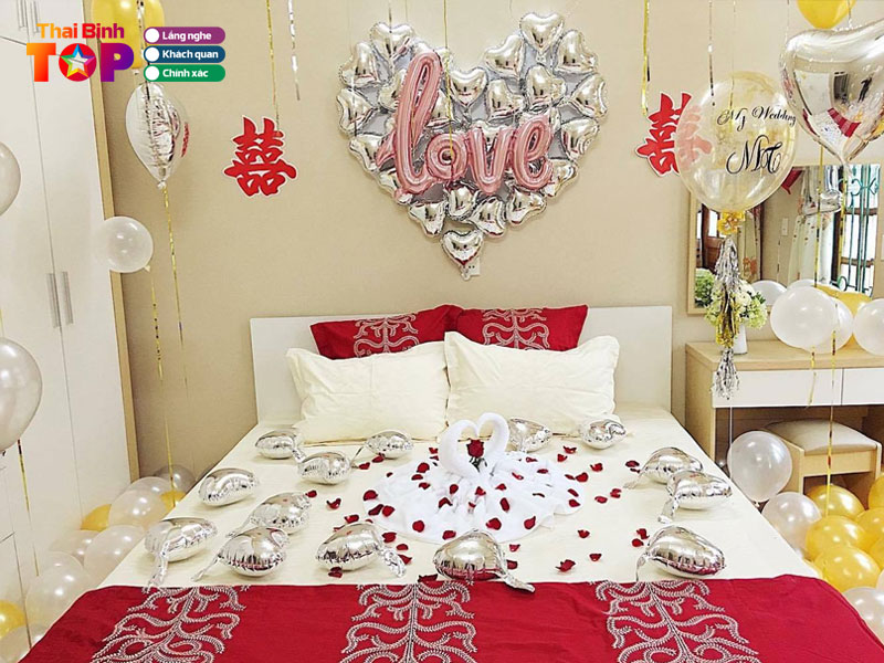 Cho-tre-con-ngoi-len-giuong-cuoi-thaibinhtoplist