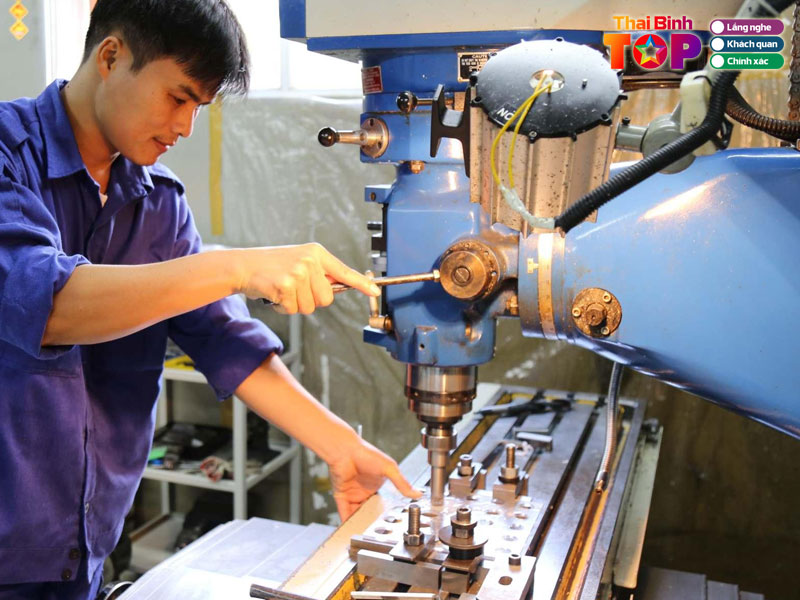 Huong-dan-lua-chon-va-meo-hop-tac-voi-xuong-co-khi-tu-chuyen-gia-thaibinhtoplist