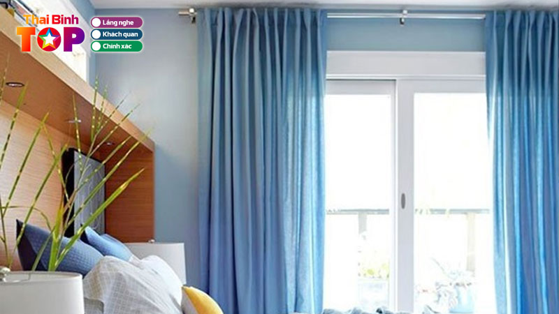 Rem-cua-mau-xanh-lua-chon-hoan-hao-cho-khong-gian-song-them-sang-trong-va-hien-dai-thaibinhtoplist