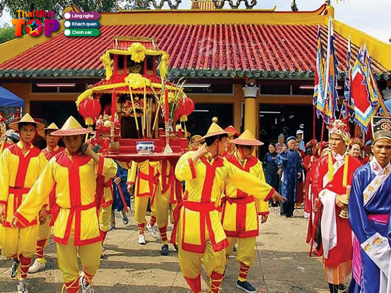 Le-hoi-noi-bat-tai-den-tho-chua-muoi-1-thaibinhtoplist