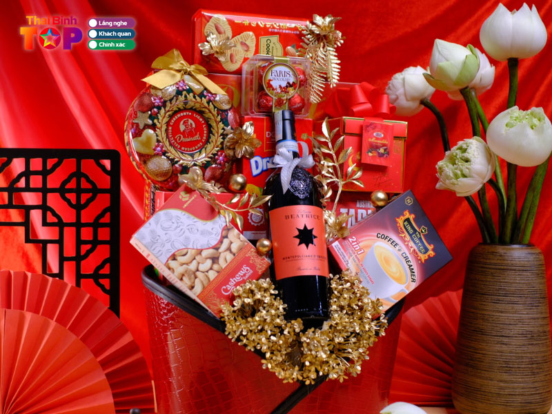 Y-nghia-cua-gio-qua-tet-ruou-vang-trong-van-hoa-bieu-tang-thaibinhtoplist