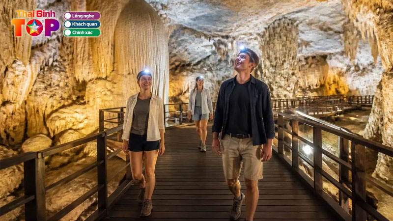 Wander-in-vietnam-xay-dung-niem-tin-qua-cam-nang-du-lich-minh-bach-thaibinhtoplist